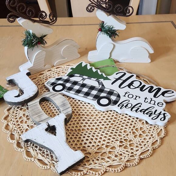 Christmas decor reindeers and signs  Home for the holiday and Joy - Picture 1 of 5